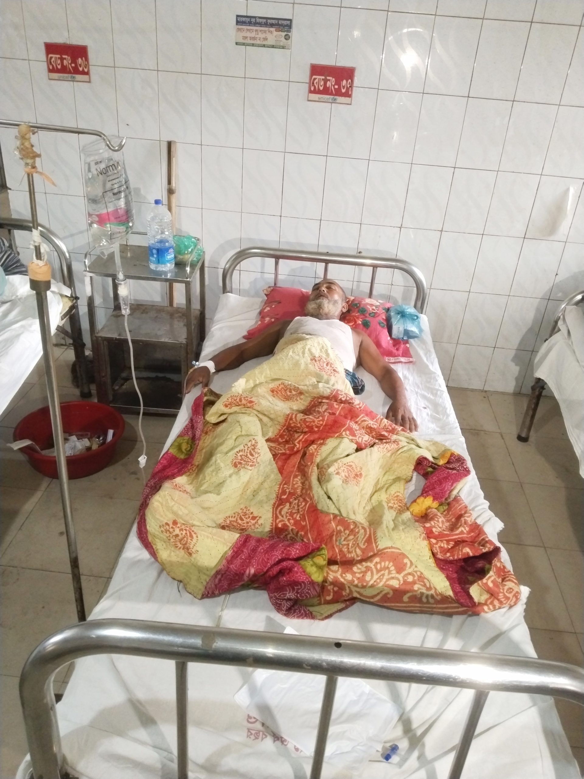 জমি বিরোধের জেরে ভোলায় অসহায় পরিবারের ওপর অতর্কিত হামলা: থানায় অভিযোগ হাসপাতালে ভর্তি ১ জন